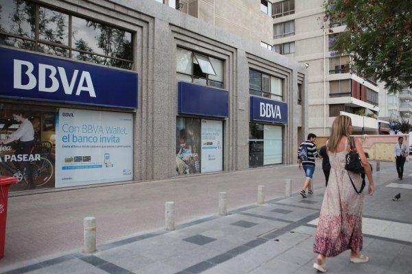 Corte Suprema condena a BBVA a pagar multa por infracción a ley del consumidor y declara abusivas cláusulas de contratos