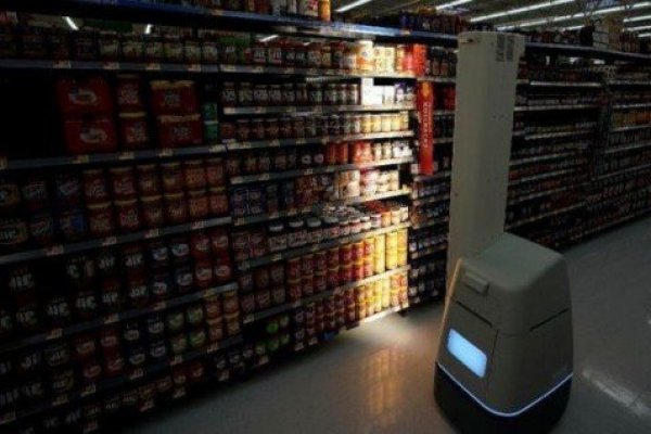 Conserjes robotizados limpiarán pisos en una tienda de Walmart
