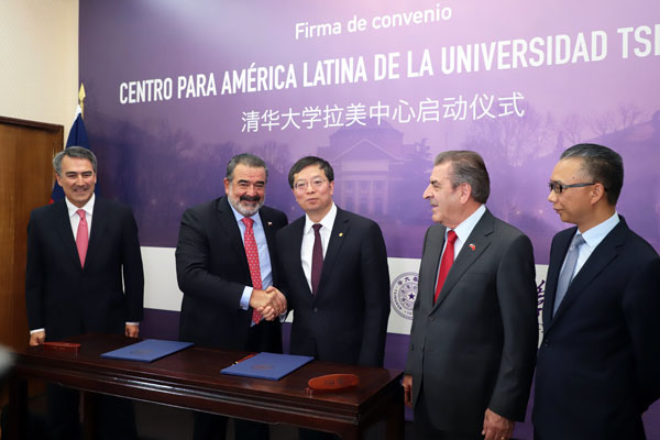 El millonario aporte que ha hecho el Grupo Luksic para centros de Harvard, MIT y Columbia en Chile