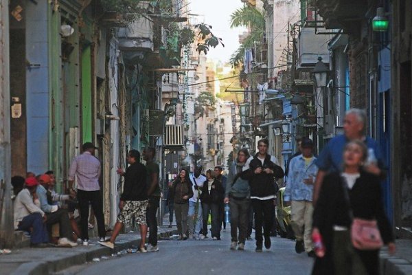 Cubanos pueden acceder por primera vez al servicio de internet móvil 3G