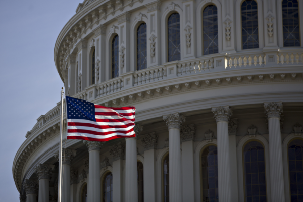 Congreso de EEUU evita paralización del gobierno por dos semanas