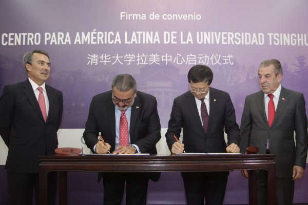 Grupo Luksic firma convenio con U. de Tsinghua para instalar en Chile el primer centro en América Latina