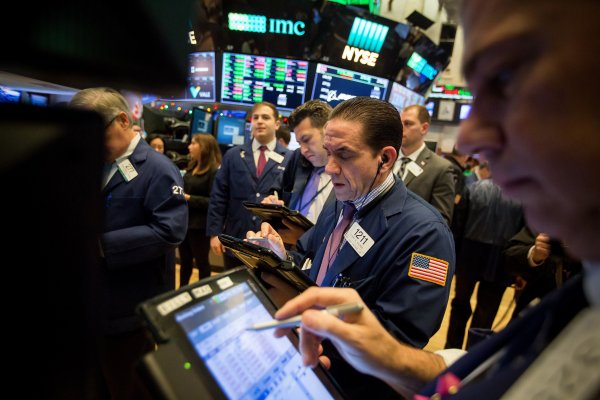 13pb cifra el diferencial de tasa entre 10 y 2 años del bono del Tesoro
