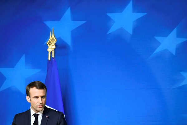 Emmanuel Macron recurre a las empresas para calmar a los “chalecos amarillos”