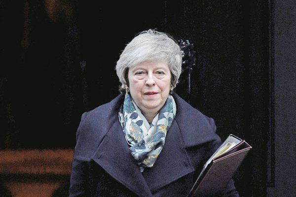 May agenda voto por el Brexit para enero y oposición presenta moción de censura