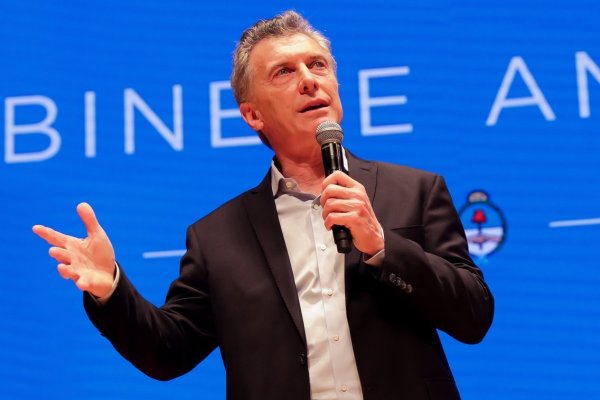 Gobierno argentino paraliza plan de licitaciones por disparada del riesgo país