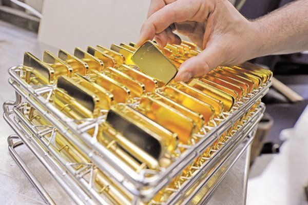 El oro se dispara a máximo de 6 meses por convulsión de mercados