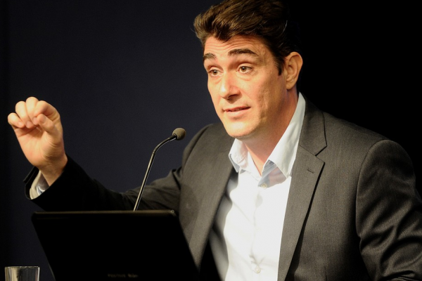 Secretario de Energía de Argentina renuncia tras alza de tarifas y es reemplazado por ex CEO de LAN Argentina