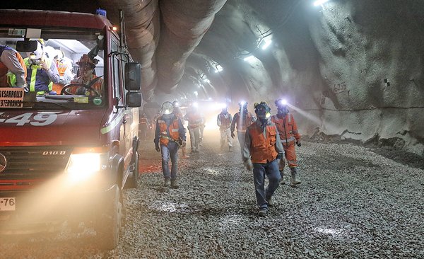 <p>Sindicatos de Codelco votarán mañana propuesta de adelantar negociación colectiva</p>