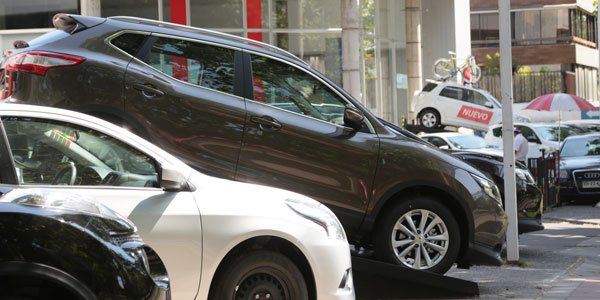 Ventas de autos terminan histórico año con alza de más de 15%