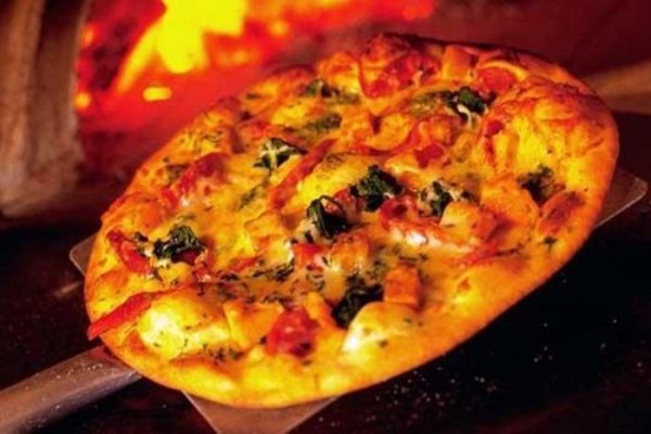 Caída en ventas impone el modelo "low cost" entre las pizzerías en Argentina