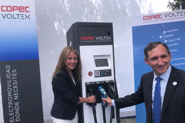 Inauguran red de 20 electrolineras que conectará Santiago con Biobío y Valparaíso