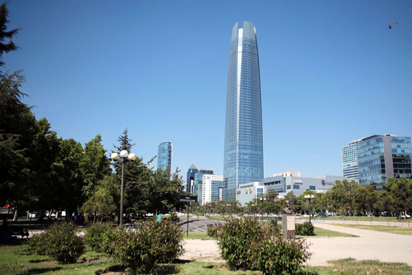 <p>Horst Paulmann activa lobby con ministra Gloria Hutt por rascacielo del Costanera Center</p>