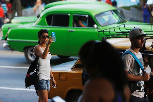 Cuba acepta fotos dentro de tiendas estatales pero invita a quejarse por 'canales establecidos'