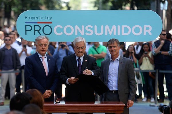 Gobierno busca homologar norma internacional para compensaciones por sobreventa de pasajes aéreos