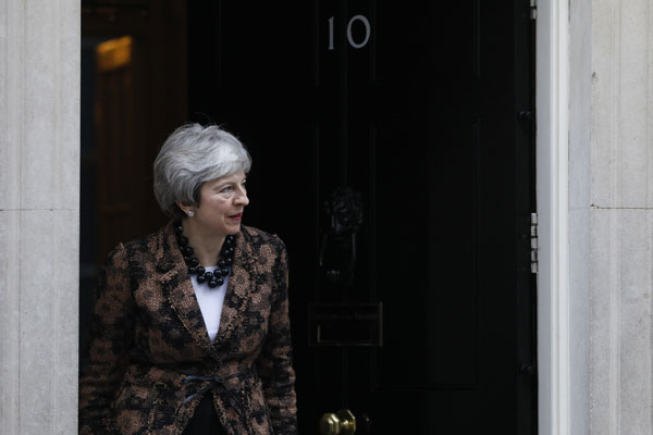 May presenta “plan B” para el Brexit, pero Bruselas rechaza renegociar propuesta para la frontera de Irlanda
