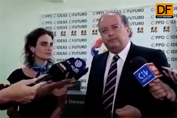 <p>Ahora en DF: Monckeberg se reúne con PPD para tratar el tema de pensiones</p>