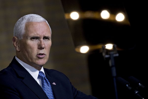 "Estamos con ustedes", dice el vicepresidente de EEUU a la oposición venezolana