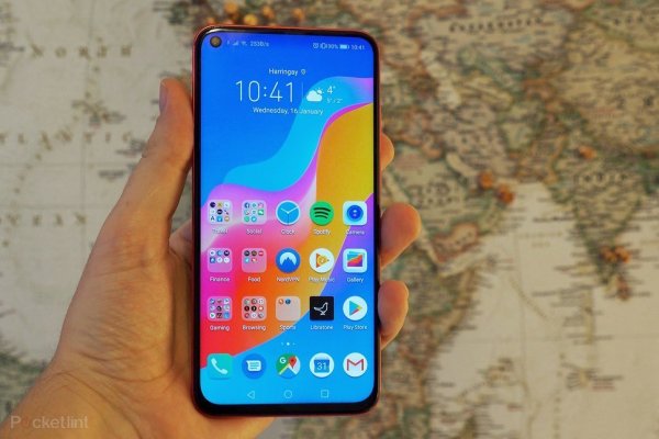 Presentan el primer 'smartphone' con la cámara delantera perforada en la pantalla