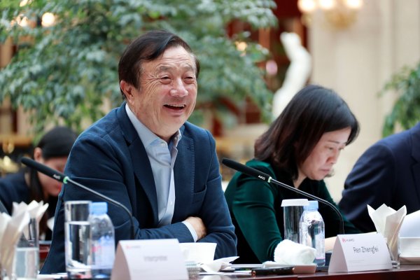 Fundador de Huawei respondió de todo a la prensa y habló por primera de la detención de su hija