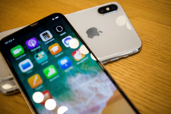 Problemas para Apple en Chile: justicia acoge a trámite demanda por iPhone lentos