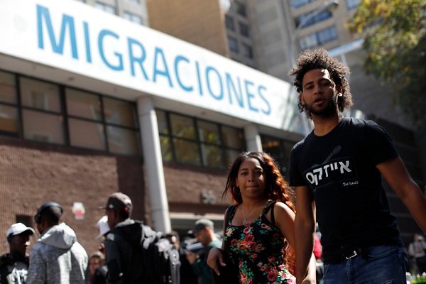 LyD: migrantes tienen mayor educación y empleabilidad, pero nivel de pobreza supera a la de los chilenos