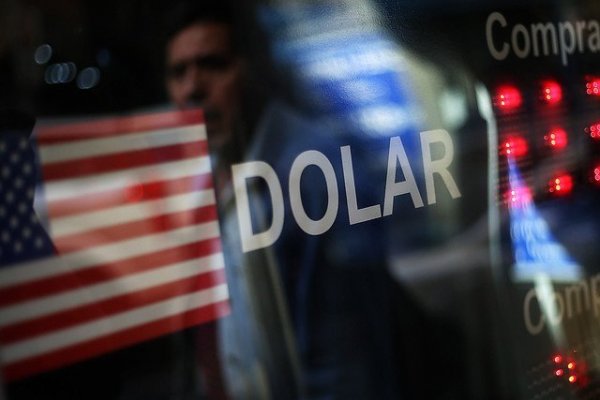 Dólar salta sobre $ 670 y peso chileno queda entre monedas más golpeadas del mundo