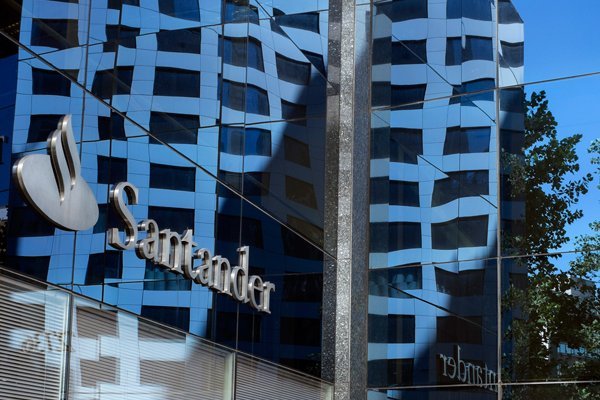 SBIF multa a Santander por violar tasa máxima convencional de interés