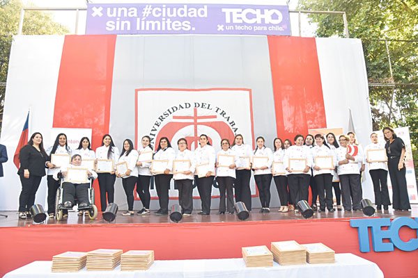 Más de 80 personas se graduaron con Becas Santander de Oficios