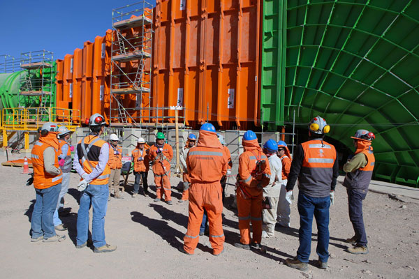 <p>Codelco logra acuerdo con más de 1.000 trabajadores de Chuquicamata</p>