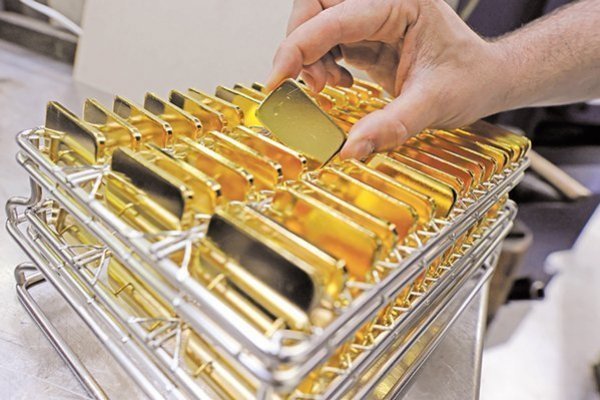 Compras de oro marcan récord con países buscando reducir su exposición al dólar