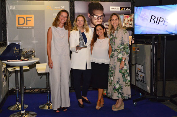 Innova Claro premia a Diario Financiero por su nueva propuesta digital