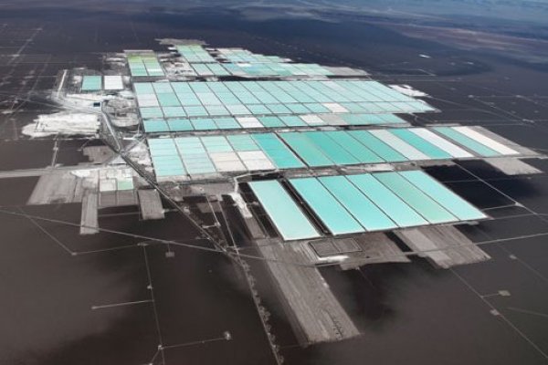 <p>Gobierno rechaza idea que busca establecer un tributo adicional a la extracción de cobre y litio</p>