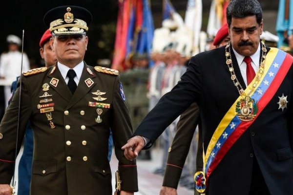 Histeria de golpe de estado inunda de rumores las calles de Venezuela