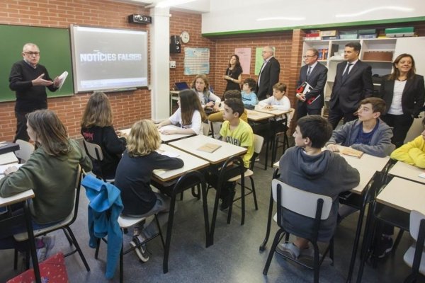 Las escuelas que enseñan cómo combatir las 'fake news'