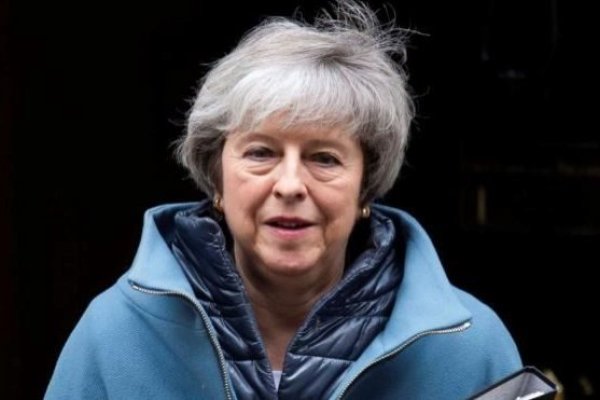 May en la recta final pide "más tiempo" al Parlamento para negociar con Bruselas