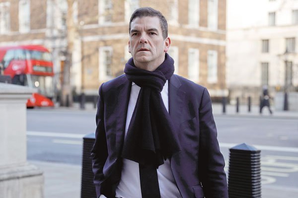 Asesor de May reveló estrategia oculta del Brexit en un bar
