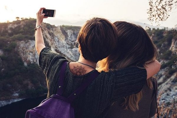 Amor millennial: 51% de los chilenos comparte su clave del celular con la pareja