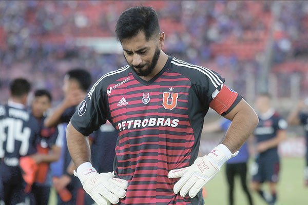 La “U” no sólo sufre en la cancha: acción de Azul Azul cae 4%