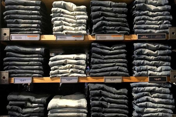 La sustentabilidad llegó a los jeans: empresa ofrece arrendar pantalones por un año con opción de compra