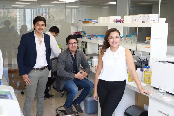 Protera aplica tecnología para crear proteína de las plumas de pollo