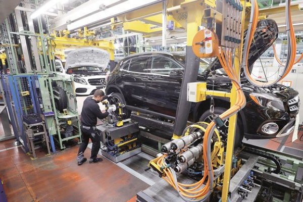 La UE amenaza con represalias si EEUU aplica aranceles a las importaciones de autos por “seguridad nacional”