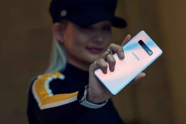 Samsung lanza el 'Galaxy S10' y ya tiene precio y fecha de llegada a Chile