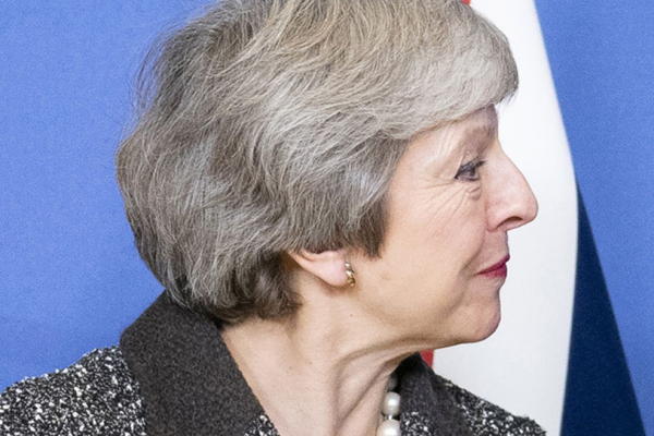 UE anticipa petición de May de aplazar el Brexit por tres meses
