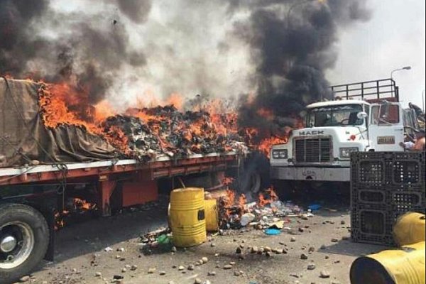 Fuertes enfrentamientos en puente fronterizo colombo-venezolano