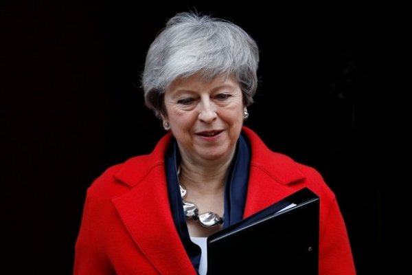 May cede y deja en manos del Parlamento la decisión de aplazar el Brexit