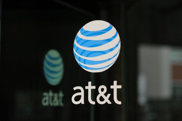Ratifican acuerdo por entre AT&T y Time-Warner