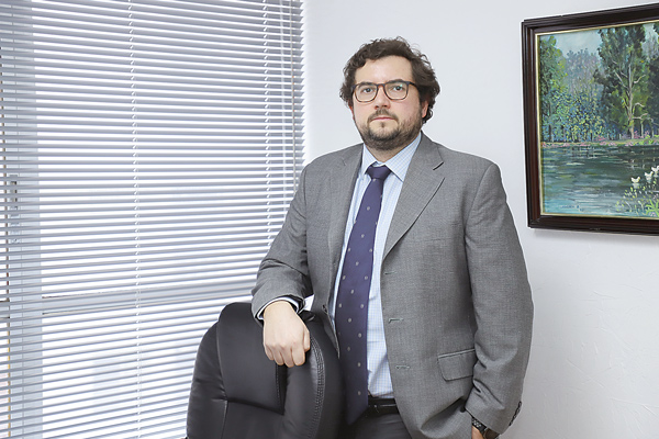 <p>Economista Jorge Hermann: “Un alto costo de indemnización laboral reduce el empleo en los jóvenes y mujeres”</p>