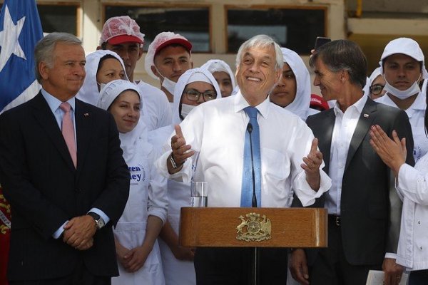 Piñera llama al diálogo por reforma tributaria y pide no dar con la puerta en las narices a las pymes