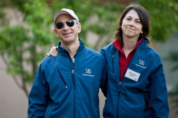 Forbes: Jeff Bezos aumenta su fortuna en US$ 20 mil millones y se ratifica como la persona más rica del mundo, pero solo por ahora...